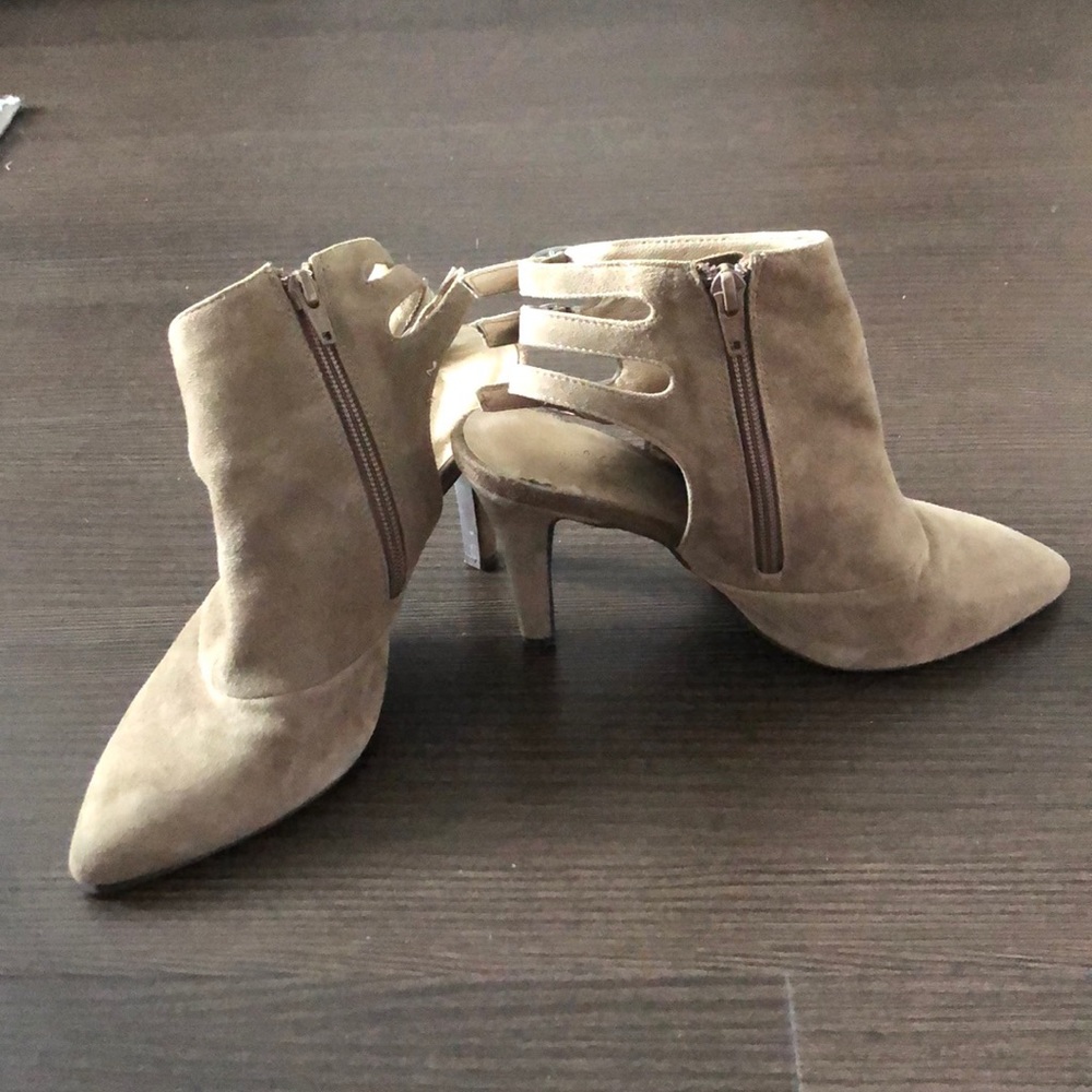Suede Seychelles Heels - EUC